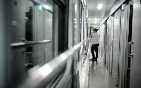 РФ ударила по железной дороге: ранены машинисты, задерживаются более 60 поездов