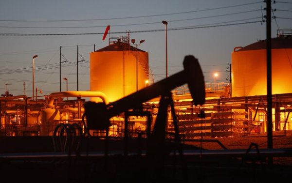 Нефть дорожает из-за снежного шторма в США: какая цена