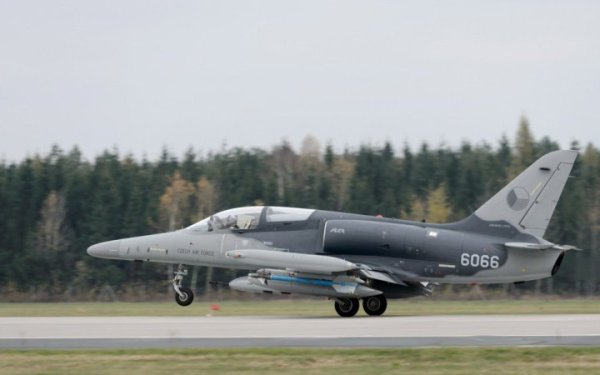 Зеленський: Україна хотіла б отримати від Чехії літаки L-159