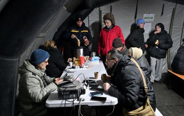 Без света и в мороз: сколько реально работает мобильная связь и интернет в Украине