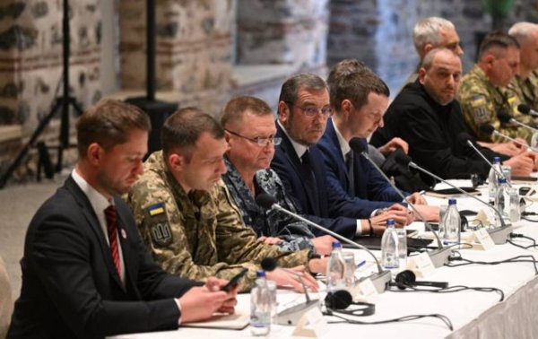 Переговоры в Абу-Даби: все о первой трехсторонней встрече Украины, США и РФ