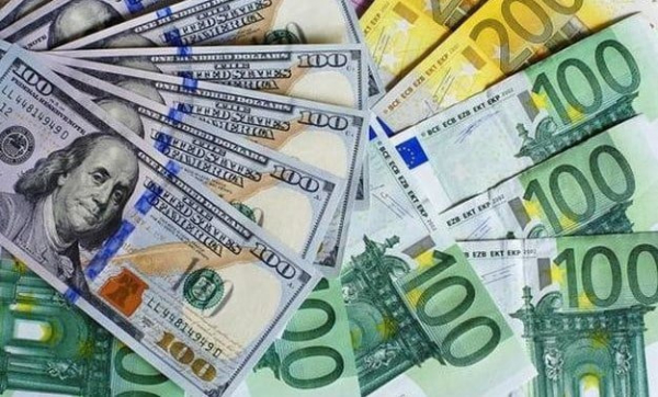 Падение гривны продолжается: курс доллара растет третий день подряд