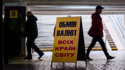 Каким будет курс доллара в Украине в 2026 году и что грозит гривне