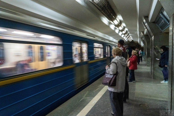 У Києві змінився рух транспорту після обстрілу: як курсують метро та електротранспорт