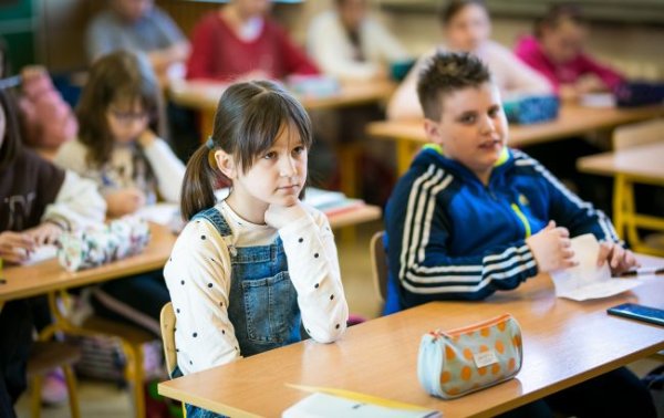 Стипендии отличникам: в Киеве предлагают ввести выплаты школьникам за высокие оценки
