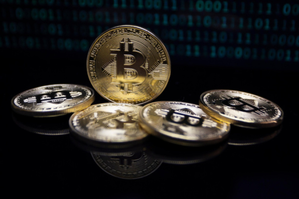 Глава SEC прокомментировал слухи об изъятии биткоин-резерва Венесуэлы, токен эксмера Нью-Йорка обрушился: что нового