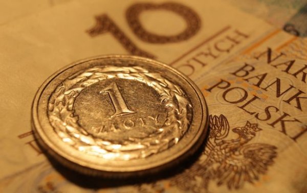 Нацбанк установил курс злотого ниже 12 гривен