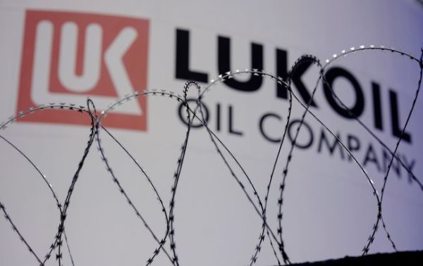 Нефтяная выручка РФ упала на треть, теряя 500 млн долларов в неделю, – разведка