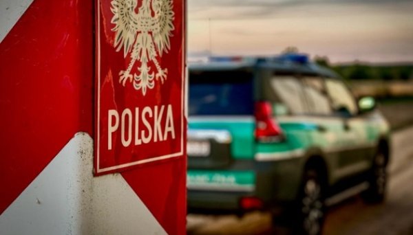 У двох пунктах пропуску на кордоні з Польщею призупинили оформлення фур із вантажем
