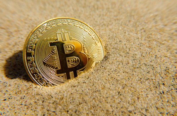 Трейдеры прогнозируют падение биткоина ниже $80 000 к концу июня