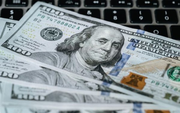 Стоимость доллара в обменниках превысила 43 гривны