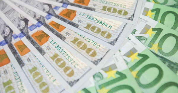 Курси долара та євро на міжбанку досягли нових максимумів. В обмінниках євро почти по 51 грн