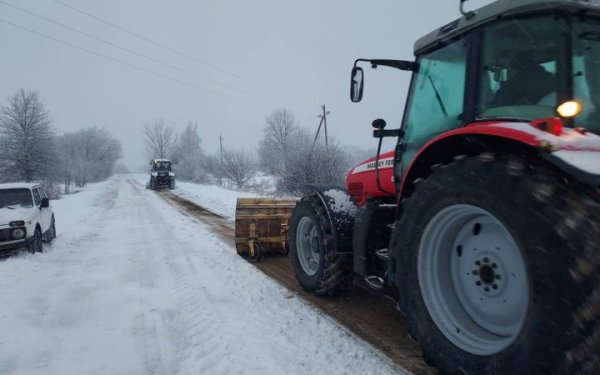 По країні для забезпечення проїзду задіяли понад 1 200 одиниць техніки та майже 1500 працівників