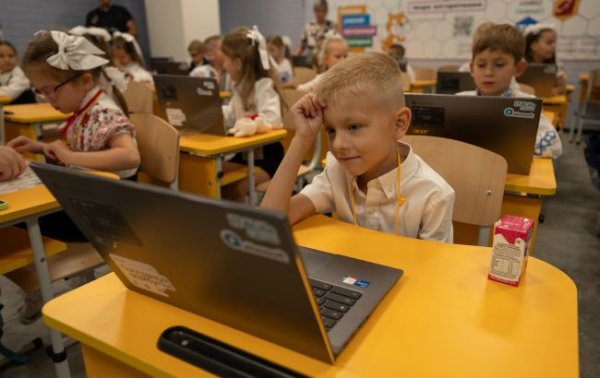 Возвращение детей за парты. Как будут отстраивать школы в Украине: объяснение МОН