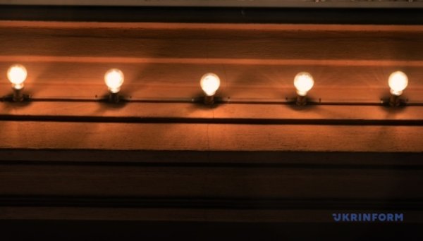 Графіки відключень світла у четвер діятимуть в усіх регіонах – час та обсяг можуть змінюватися