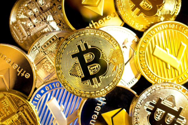 Биткоин упал ниже $90 000, Ethereum — $3 000, Solana Mobile начала аирдроп токена SKR: что нового