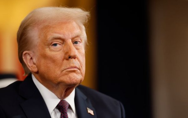“Это замечательно”: Трамп приветствовал падение доллара США до четырехлетнего минимума