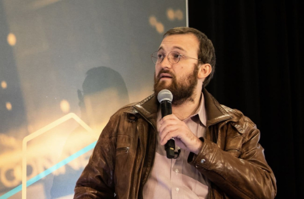 Основатель Cardano требует отставки криптоцаря Трампа из-за провала в отрасли