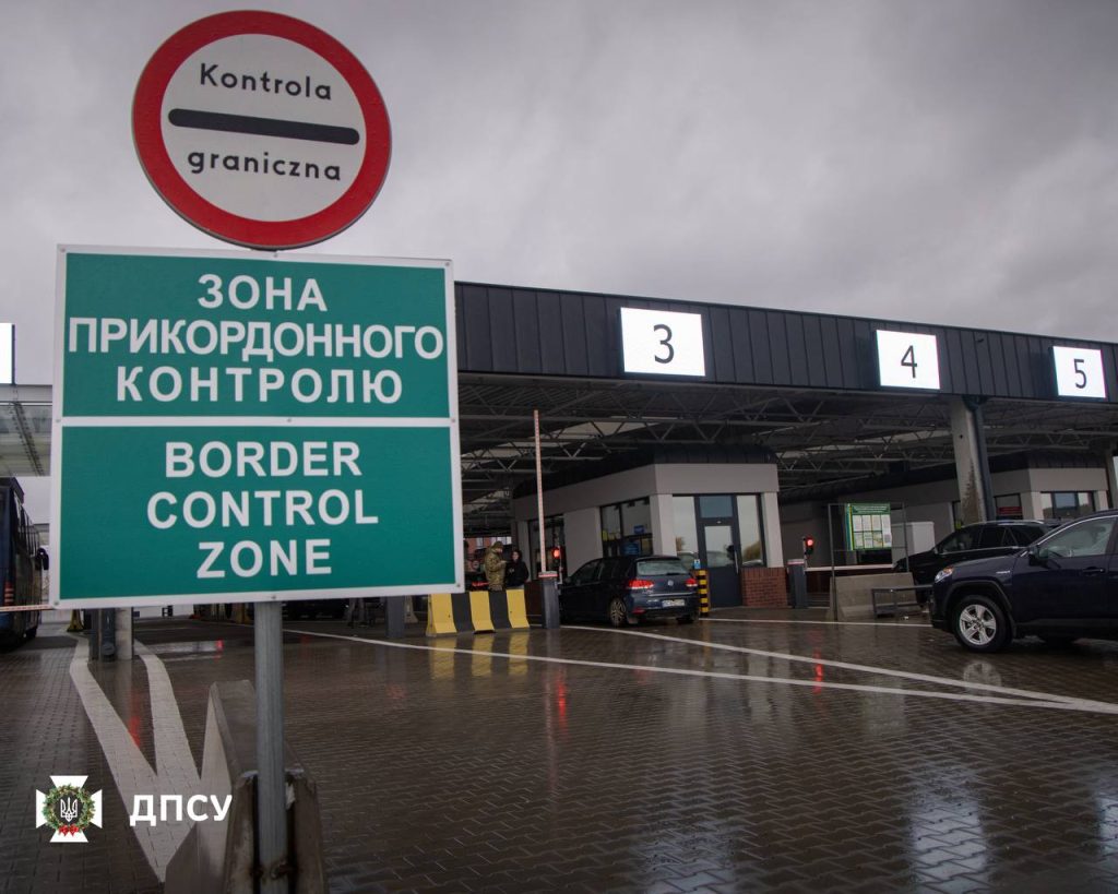 В Україну не пустили громадянина Італії через проросійські погляди В Україну не пропустили 53-річного громадянина Італії. Після перевірки йому заборонили в’їзд на три роки через порушення законодавства.