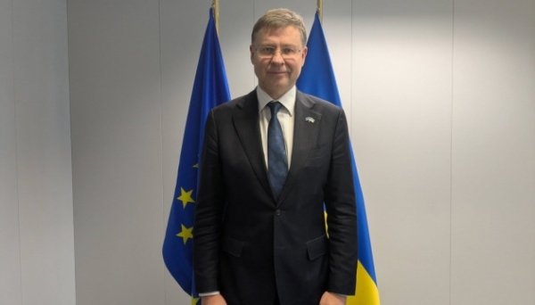 Військова допомога ЄС також залежить від проведення реформ в Україні – Домбровскіс