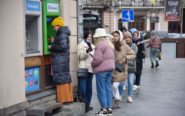 Снять до 20 000 гривен без света: где точно работают банкоматы в блэкаут и как найти отделение