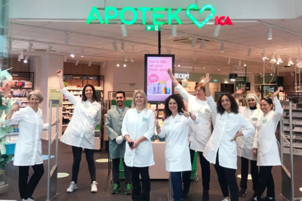 Сотрудники Apotek Hjärtat, крупнейшей частной сети аптек Швеции, получают $100 за общение с коллегами вне рабочего времени