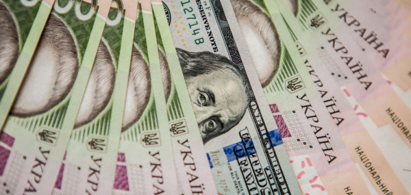 Нацбанк сократил продажу валюты: что происходит с курсом доллара в Украине