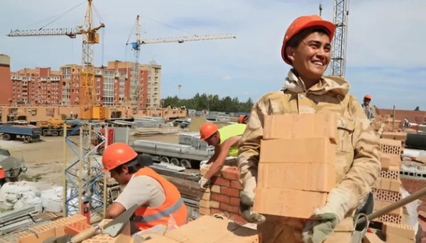 Російська влада розробляє схему підготовки трудових мігрантів безпосередньо в їхніх країнах – розвідка