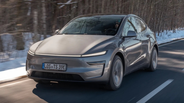 Tesla удержала первое место в мире, продажи просели на 9%