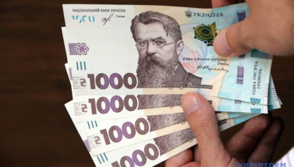 Підвищення зарплат освітянам та соцпрацівникам: уряд спрямував додаткові гроші місцевим бюджетам