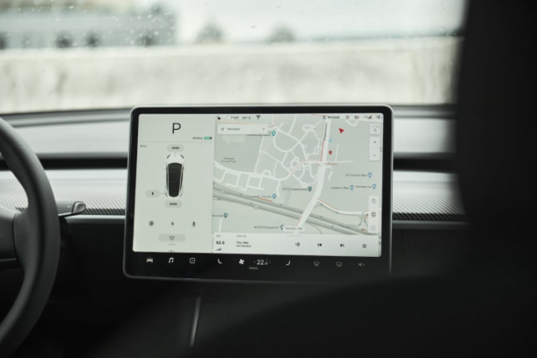Grok становится «личным гидом» в Tesla: ИИ от Илона Маска запускают в Европе