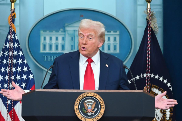 Трамп заявив, що підвищить свої мита до 15%