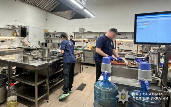 28 людей госпіталізували внаслідок спалаху гострої кишкової інфекції в розважальному закладі Львова