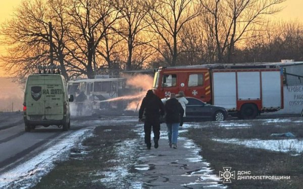 На Дніпропетровщині ворог поцілив дроном біля автобуса. Відомо про понад 10 загиблих