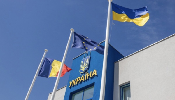 У пункті пропуску «Ісакча» на кордоні з Румунією поновили рух вантажівок