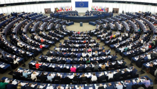 Кредит для України на €90 мільярдів підпишуть на спецзасіданні Європарламенту 24 лютого
