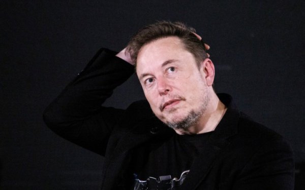 ЗМІ: Ілон Маск заблокував російські Starlink після того, як дрон влучив в урядовий квартал у Києві