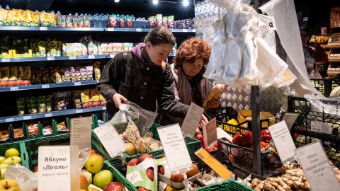 Яйца и овощи бьют рекорды: почему дорожают продукты и что будет весной