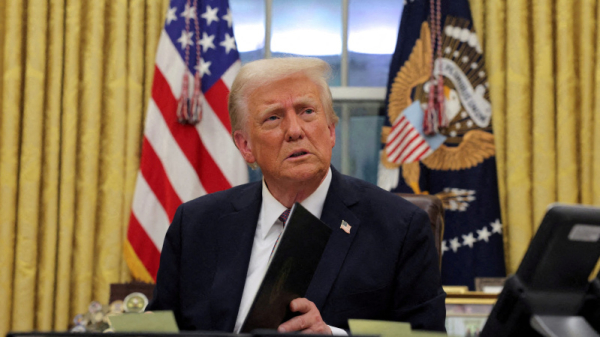 Трамп вводит новую 10% глобальную пошлину после громкого поражения в Верховном суде