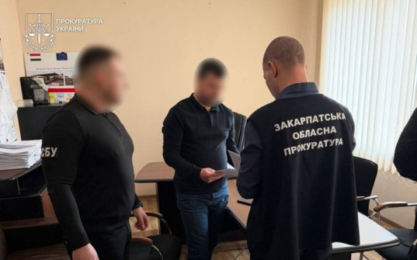 Посадовця Служби відновлення підозрюють у завищенні вартості дорожніх робіт на трасі «Долина – Хуст»