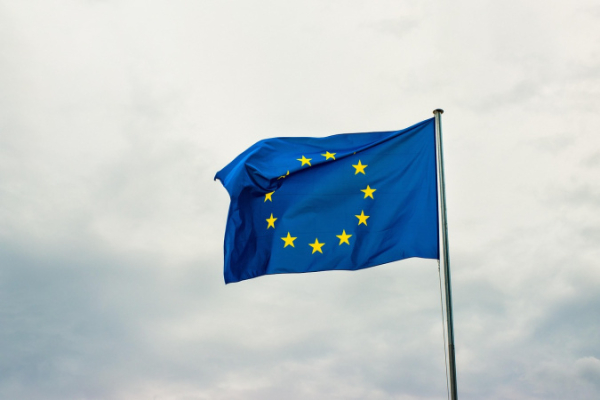 «Платный безвиз»: с конца 2026 года украинцы будут платить за въезд в ЕС