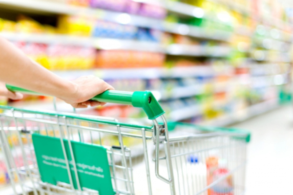 Население массово переходит на дешевые продукты, гаджеты отошли на второй план: анализ доходов крупнейших ритейл-сетей