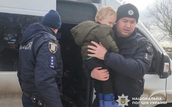 Екіпаж “Білих янголів” евакуював родину з трьома дітьми із прикордоння Сумщини