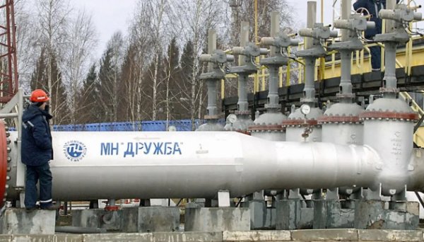 У Макрона вважають, що питання «Дружби» не має блокувати кредит ЄС для України – джерело