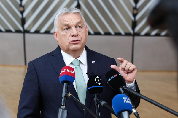 В ЄС не змогли переконати Орбана зняти вето на 90 мільярдів євро для України, - Politico