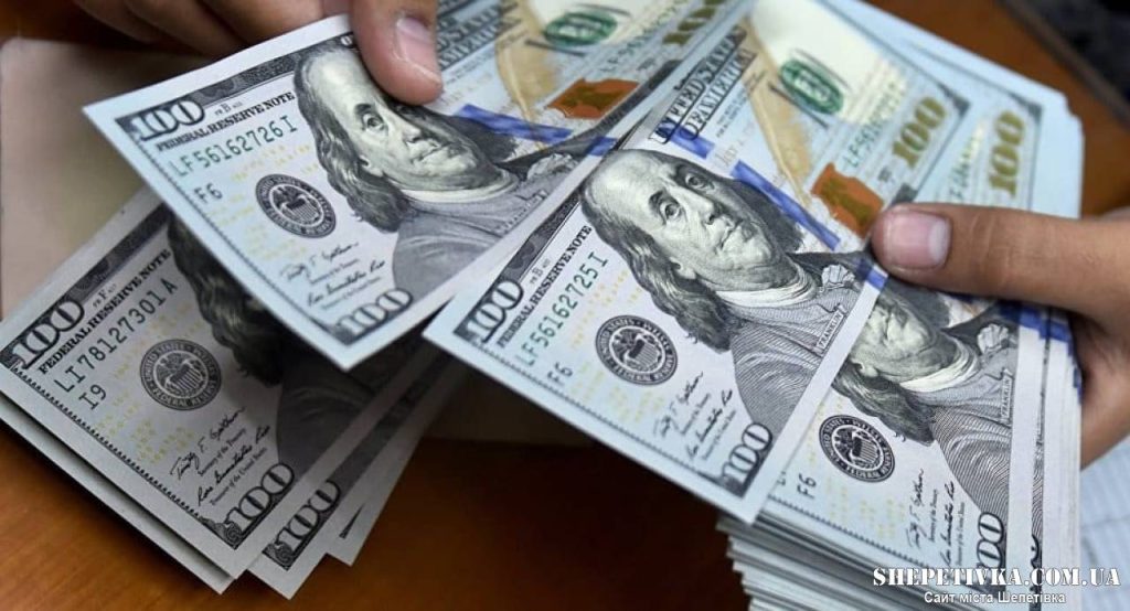 Курс долара в Україні може зрости до 45,5 грн: причина, прогноз, що відбувається на валютному ринку Курс долара в Україні може зрости до 45,5 грн: причина, прогноз, що відбувається на валютному ринку