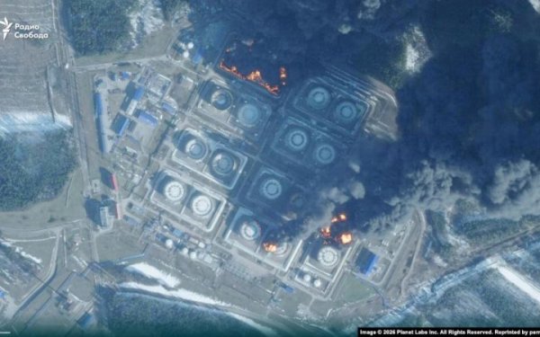 У Росії другу добу триває пожежа на нафтобазі у порту Приморська