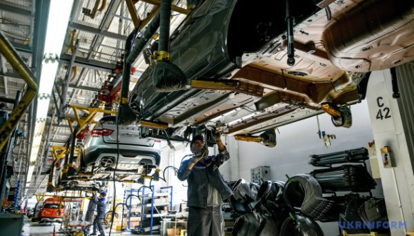 Світове автовиробництво торік зросло на 4%