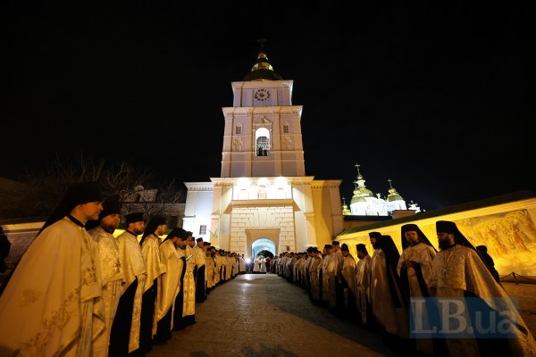 В Михайлівському Золотоверхому соборі триває прощання з Філаретом
