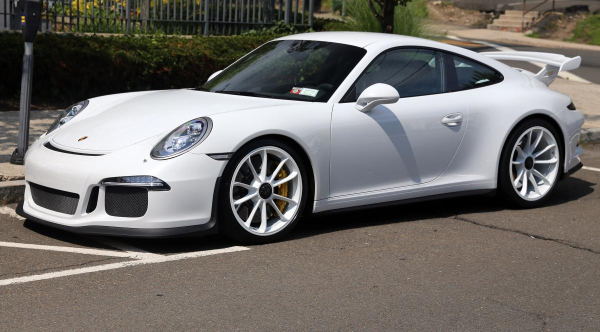 Про цю країну мало хто чув, але її жителі купують більше Porsche 911, ніж будь-хто у світі